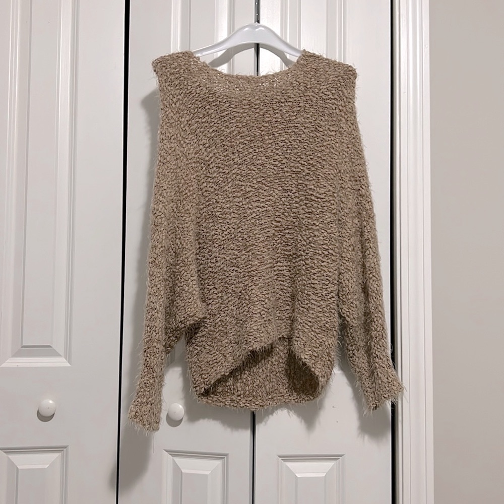 Women’s beige/cream sweater!